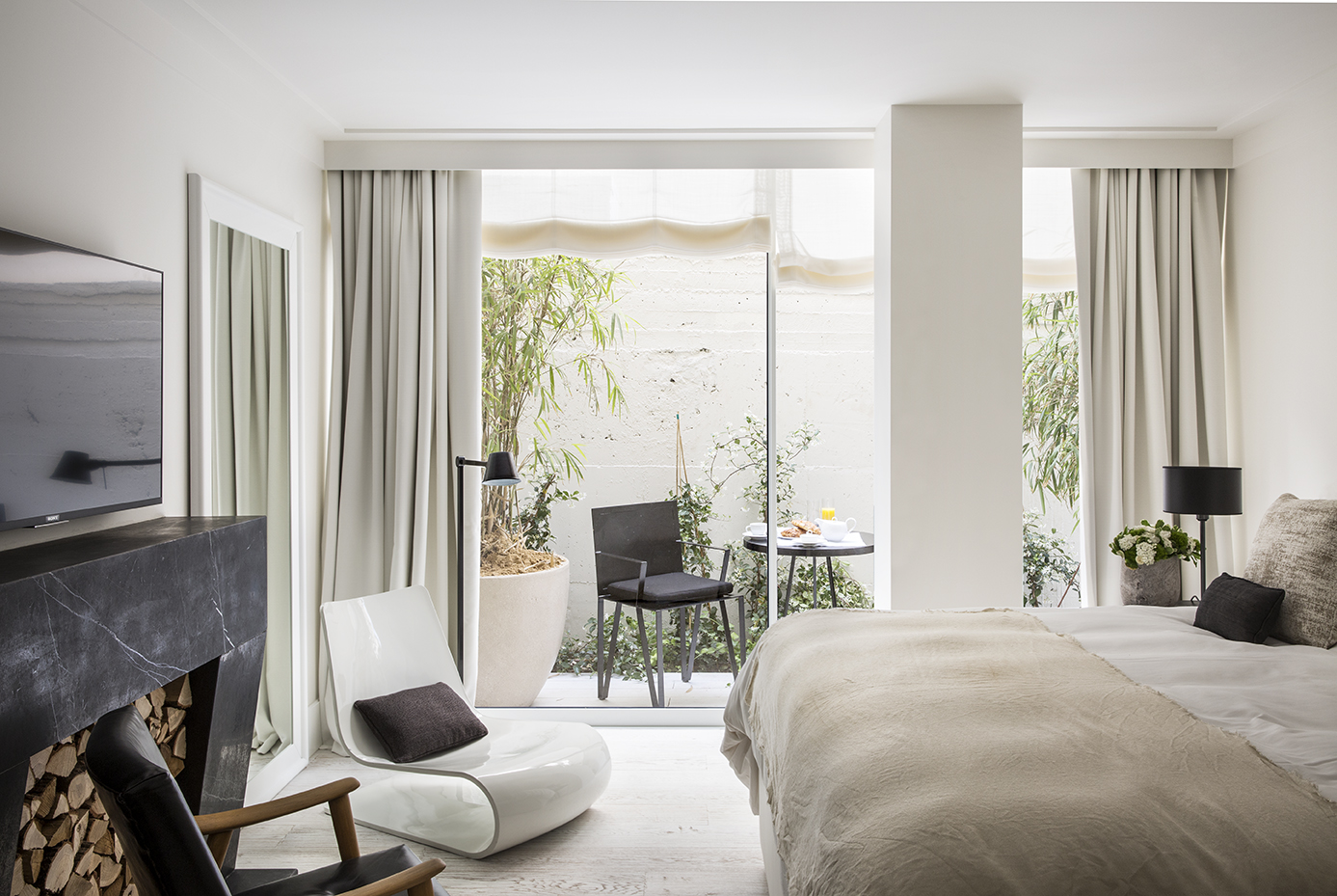 Deluxe room at White Villa